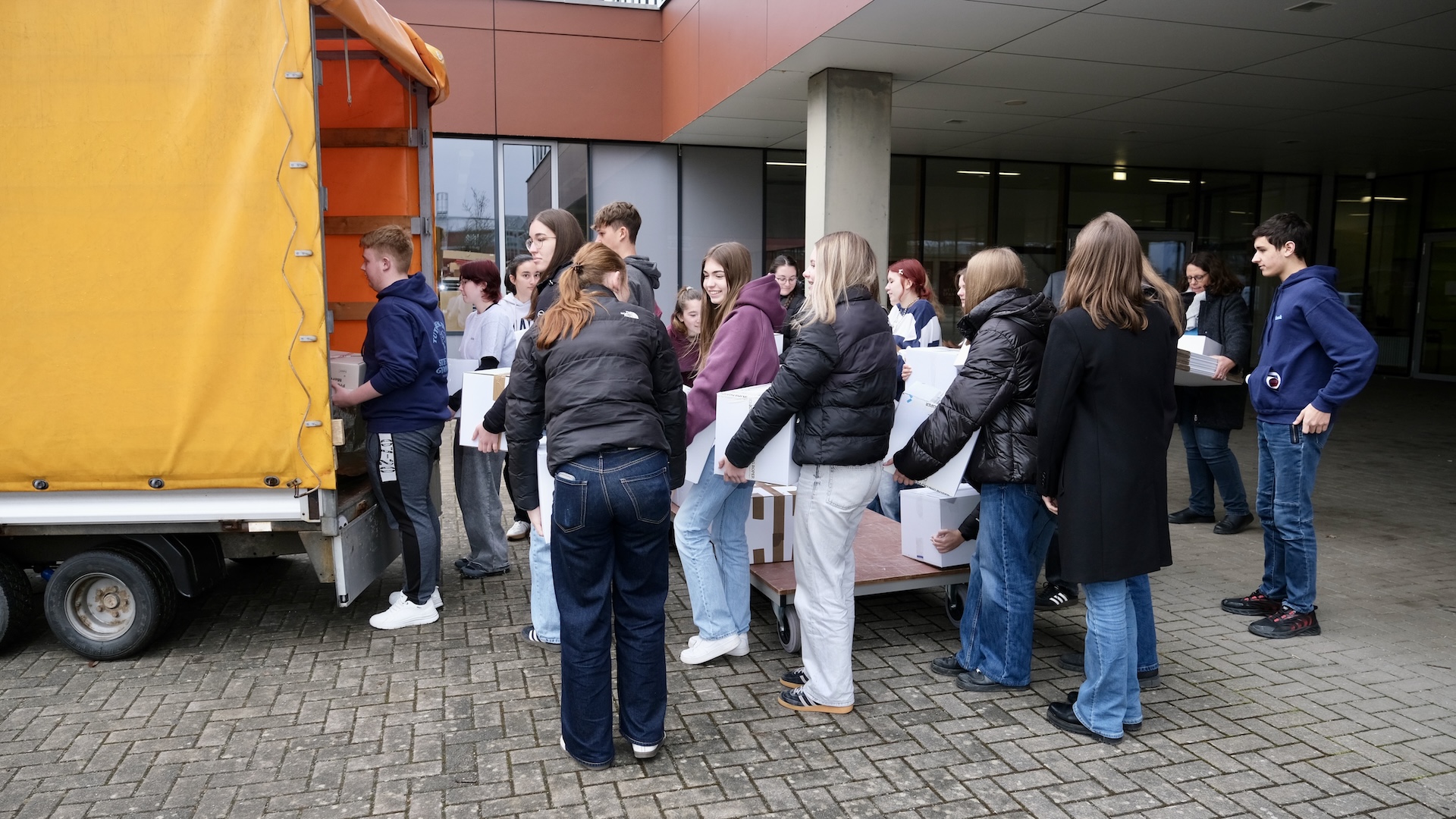 Weihnachtstrucker-Aktion der Johanniter am SGT  -  Dezember 2025