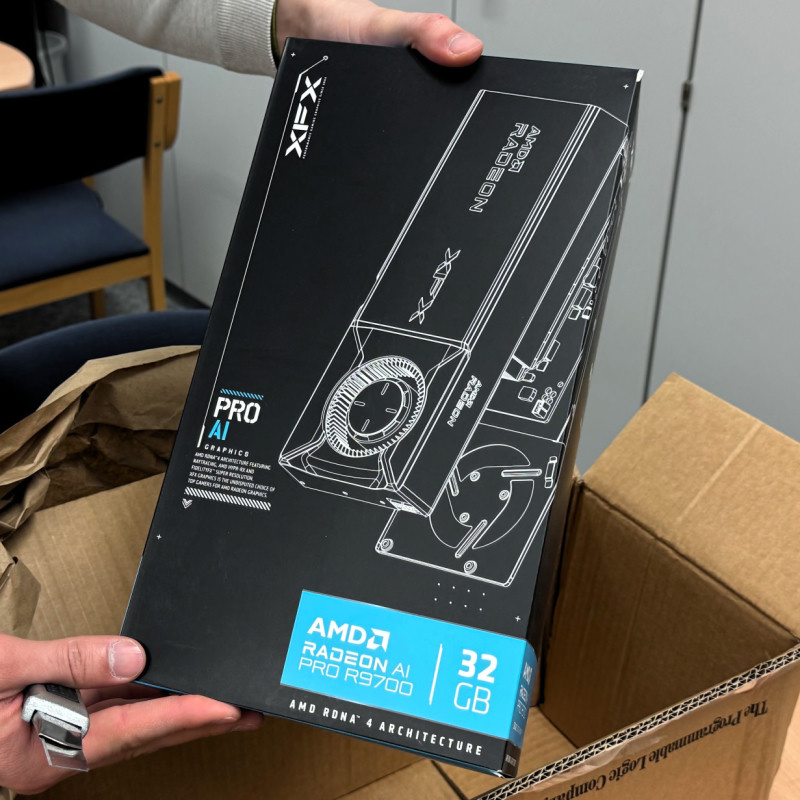 Unpacking der AMD Radeon AI Pro R9700 2026