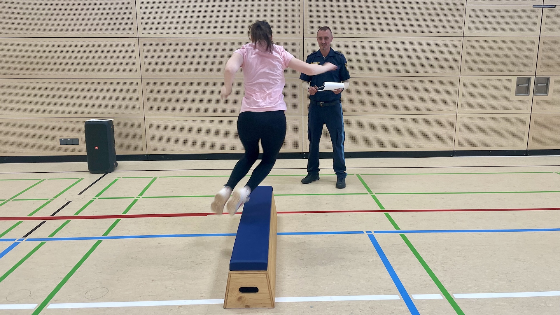 Sporttest Polizei 2026 - Sprung über die Kleinbank
