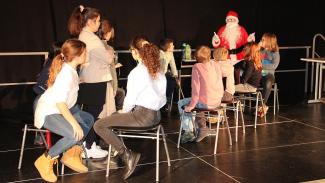 Nikolaustag 2019 - Unterstufentheater: Der Weihnachtsmann im Flugzeug