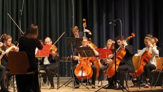 Weihnachtskonzert 2019 - Alumni-Orchester: Bässe